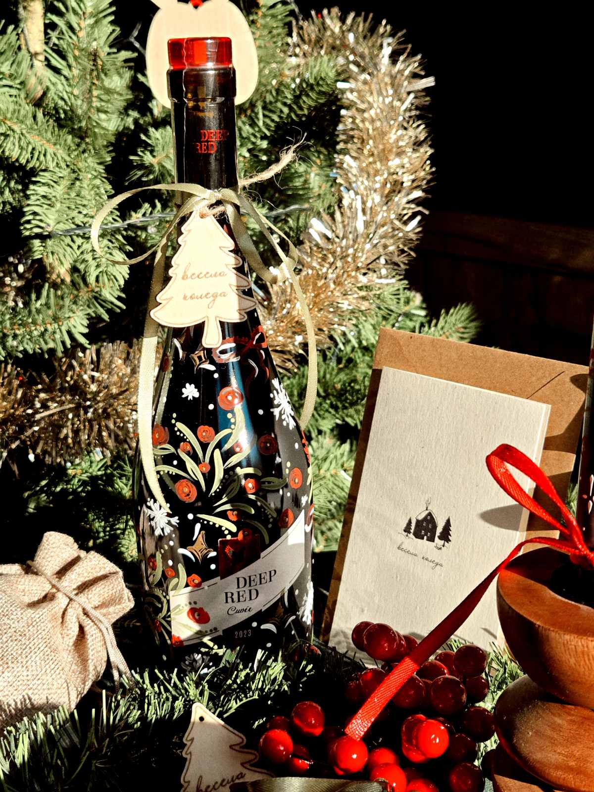КОЛЕДНА БУТИЛКА ЧЕРВЕНО ВИНО