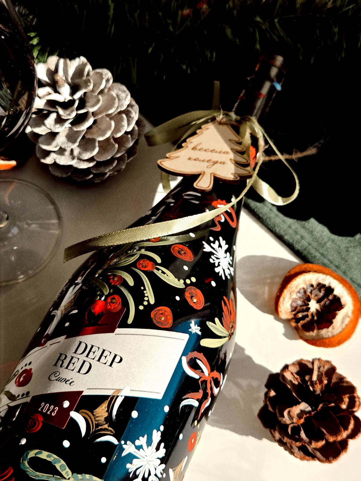 КОЛЕДНА БУТИЛКА ЧЕРВЕНО ВИНО